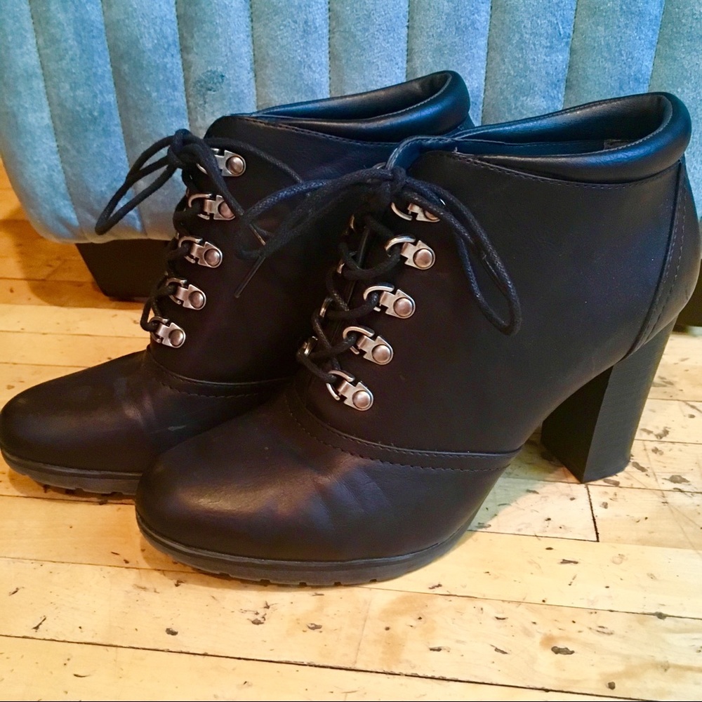 White mountain booties